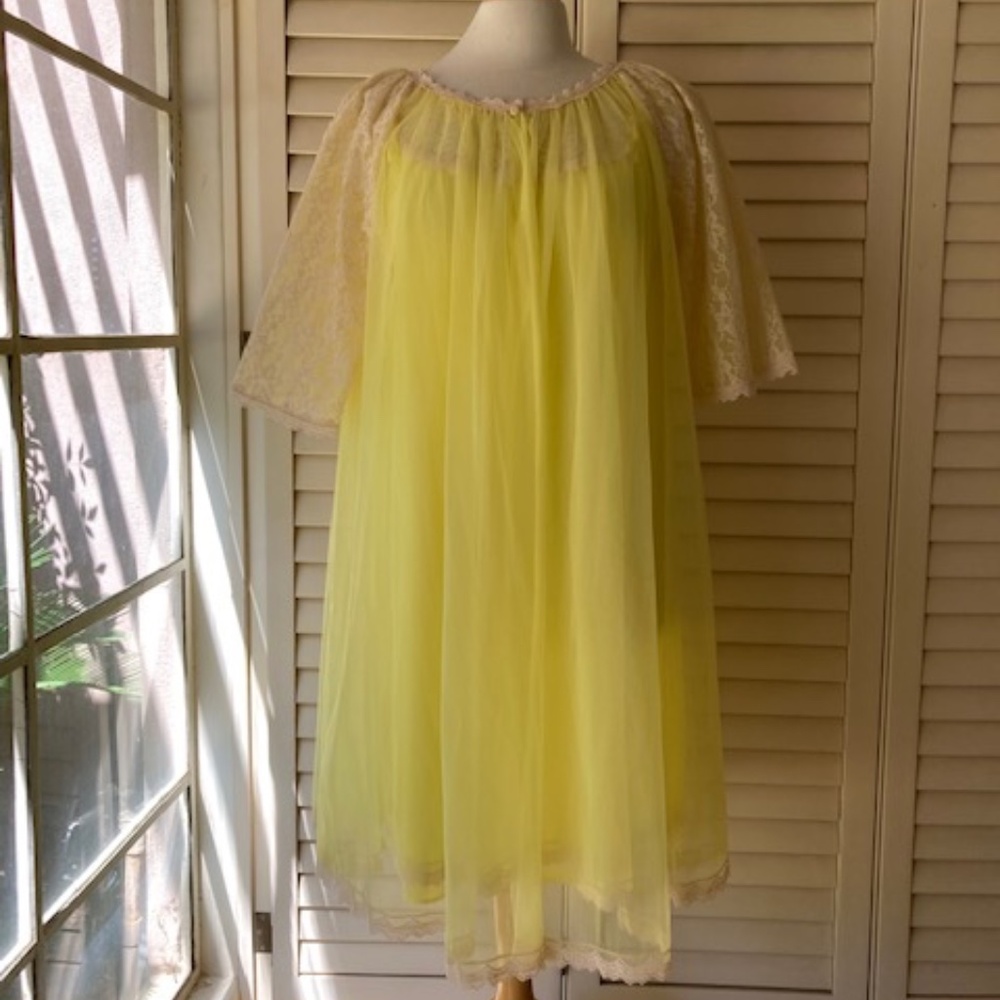 Vintage Canary Yellow Waltz Length Peignoir Set